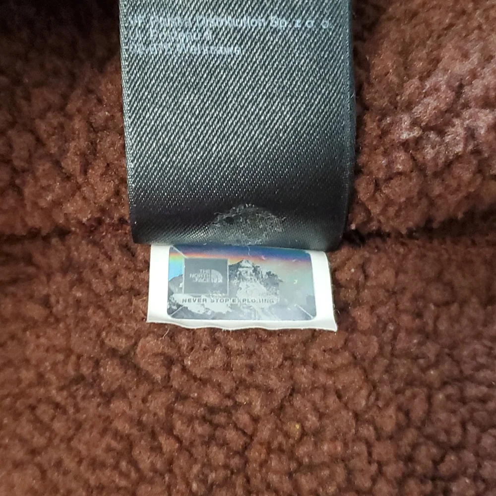 The North Face fleece burgundy half zip long sleeve men size L